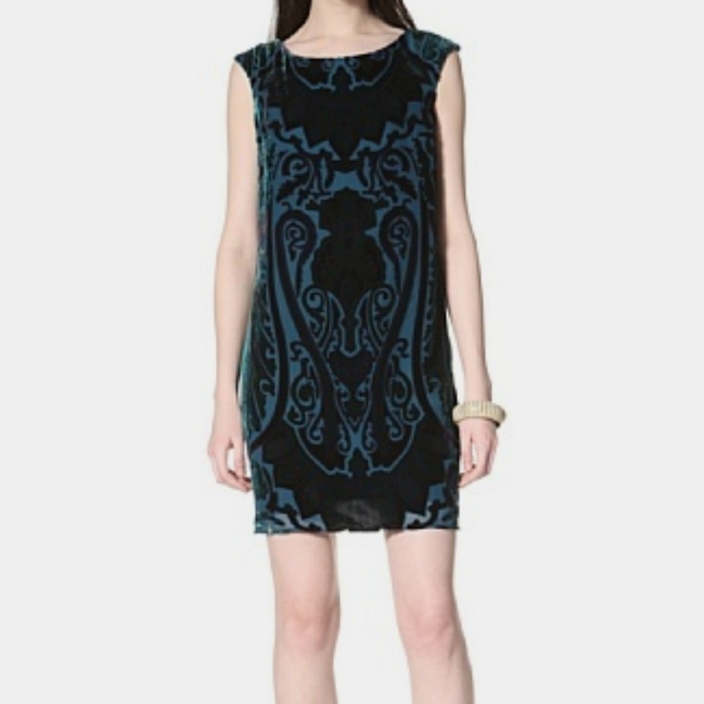 Alexia Admor Baroque Velvet Dress - S